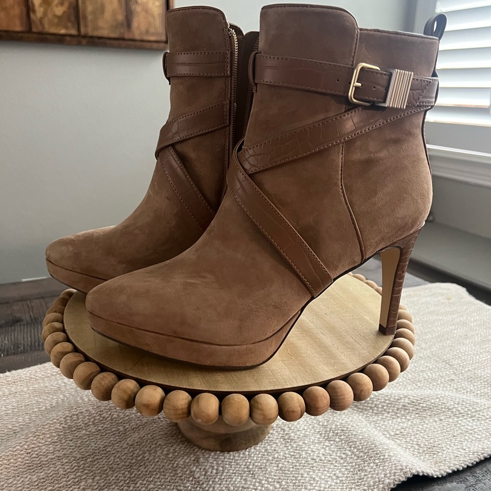 Elegant Tan Ankle Boots